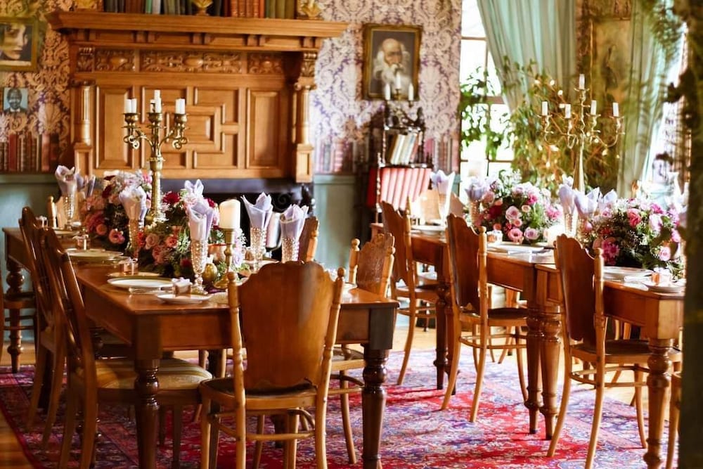 Фото Oak View Manor