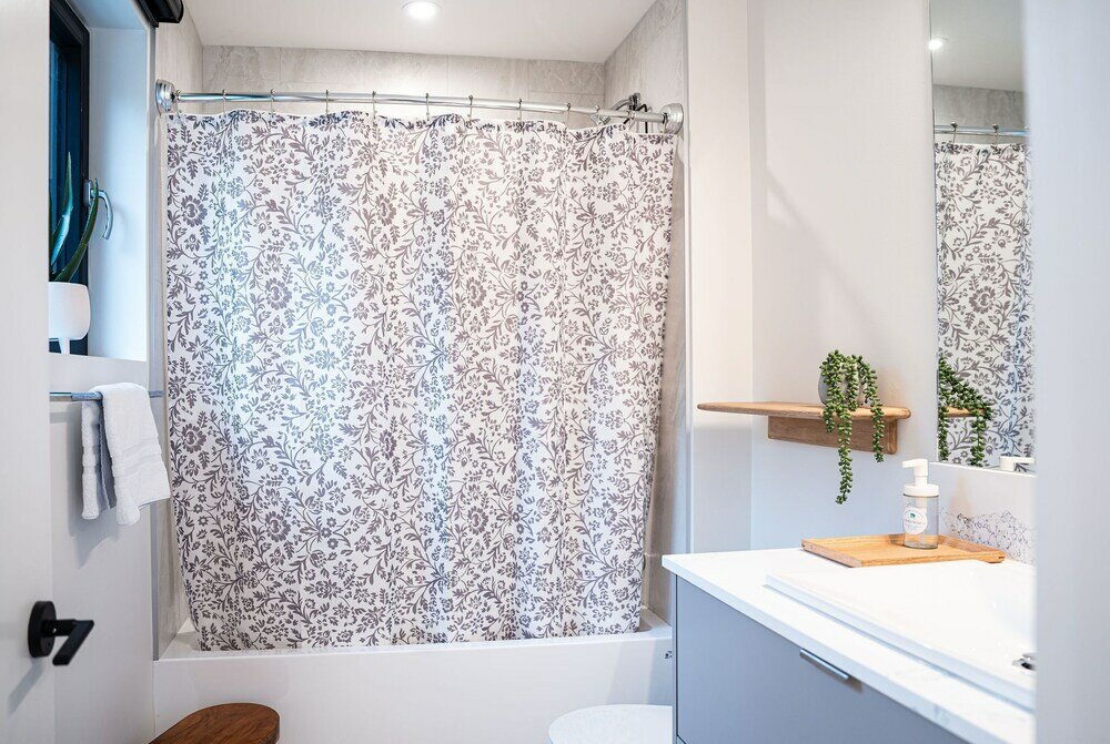 Фото Powder Pines Retreat Revelstoke Vacation