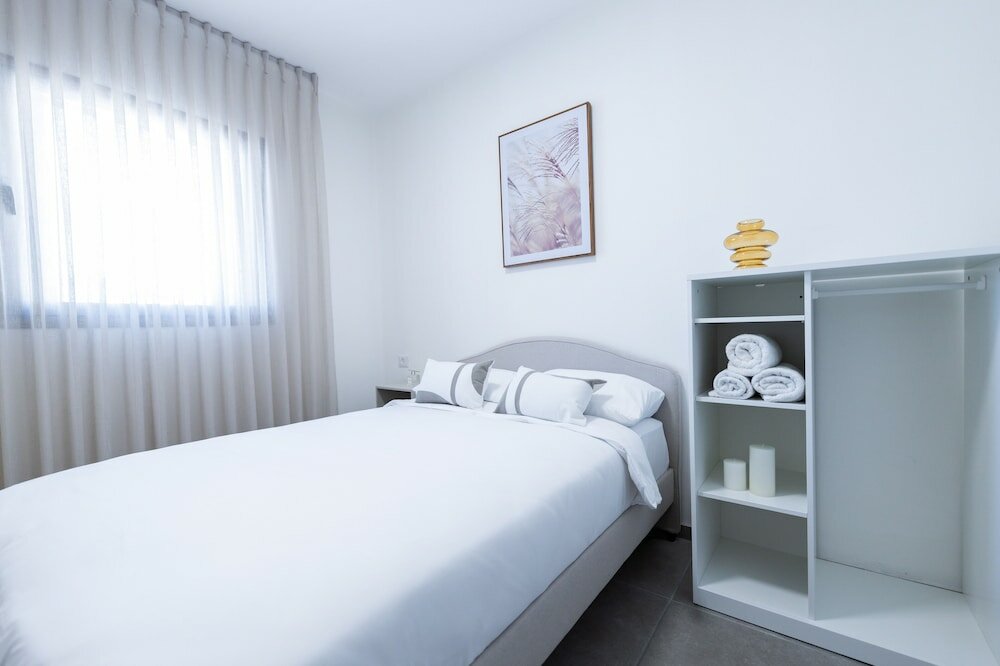 Фото SeaFront Luxurious 3 Br Apartment