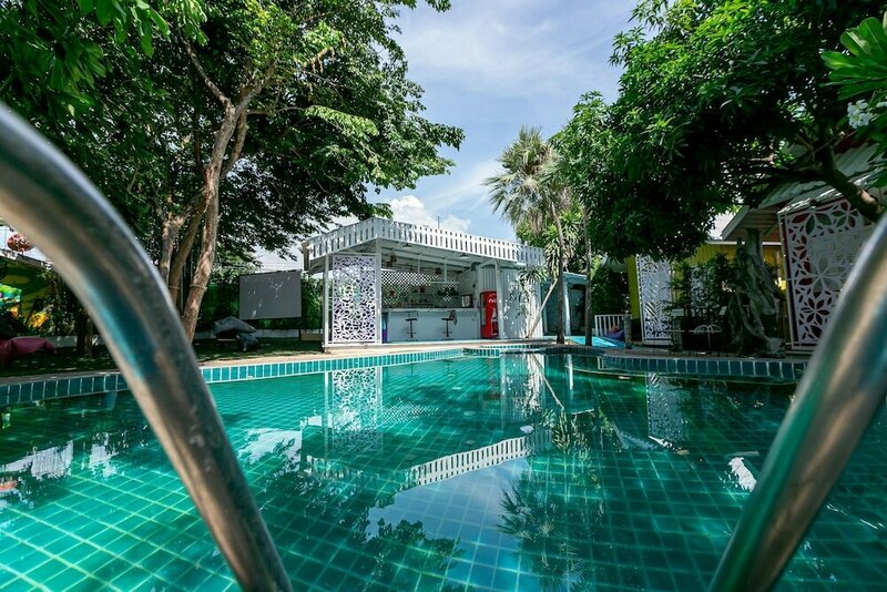 Гостиница Deeden Pattaya Resort в Паттайе