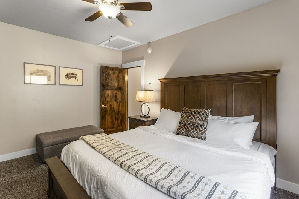 Фото The Yellowstone Hideaway Unit A