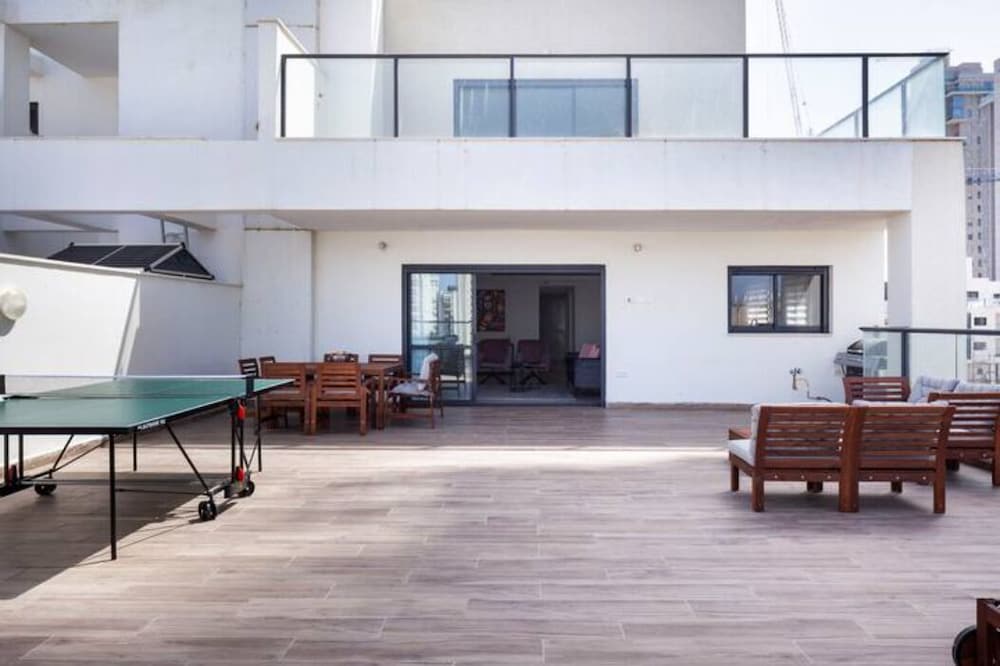 Фото Top Penthouse & Jacuzzi On The Beach