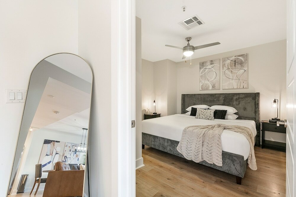 Фото Heart of Nola Modernized 4br Condo Gem