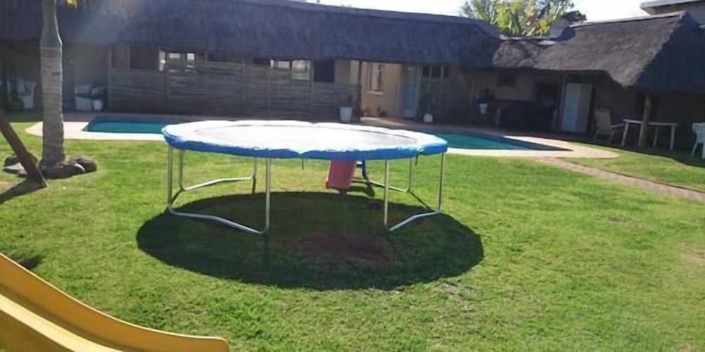 Фото At Eezzze Riversway Self Catering