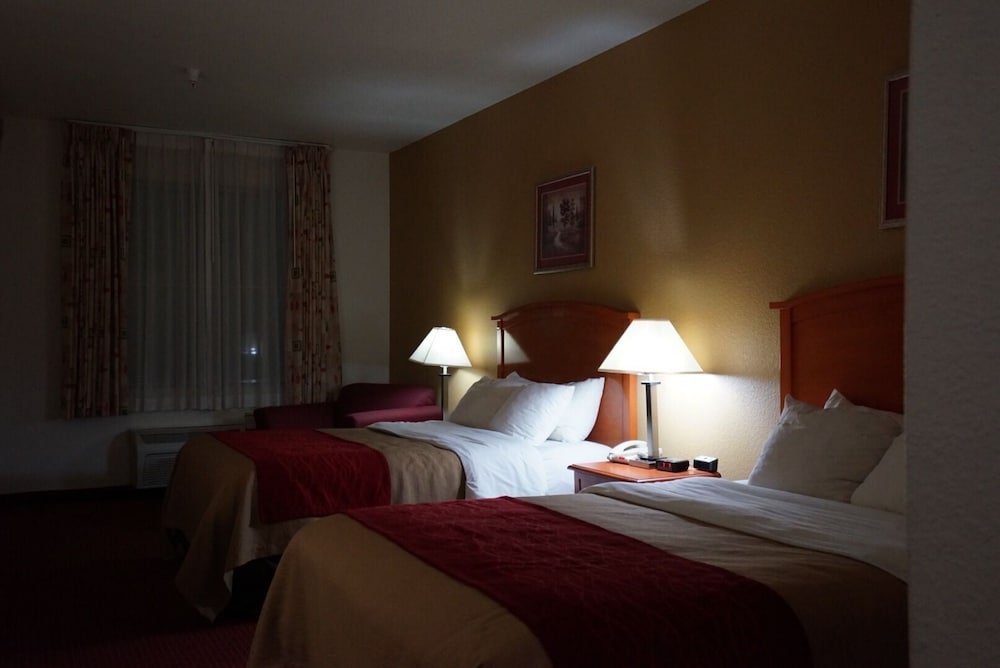 Фото Comfort Inn & Suites Chesapeake - Portsmouth