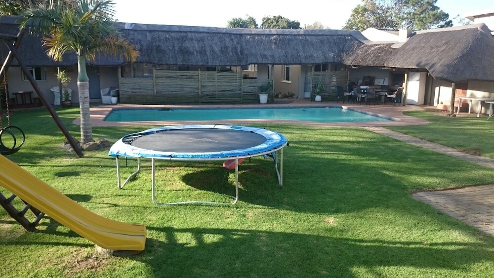 Фото At Eezzze Riversway Self Catering