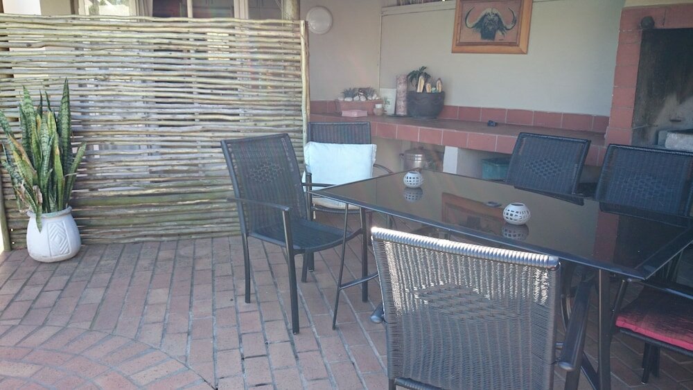 Фото At Eezzze Riversway Self Catering