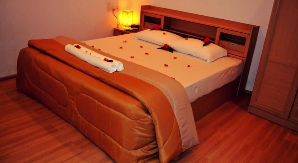 Фото Rasdhoo Coralville Hotel