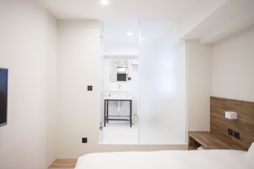 Фото We Come Hostel