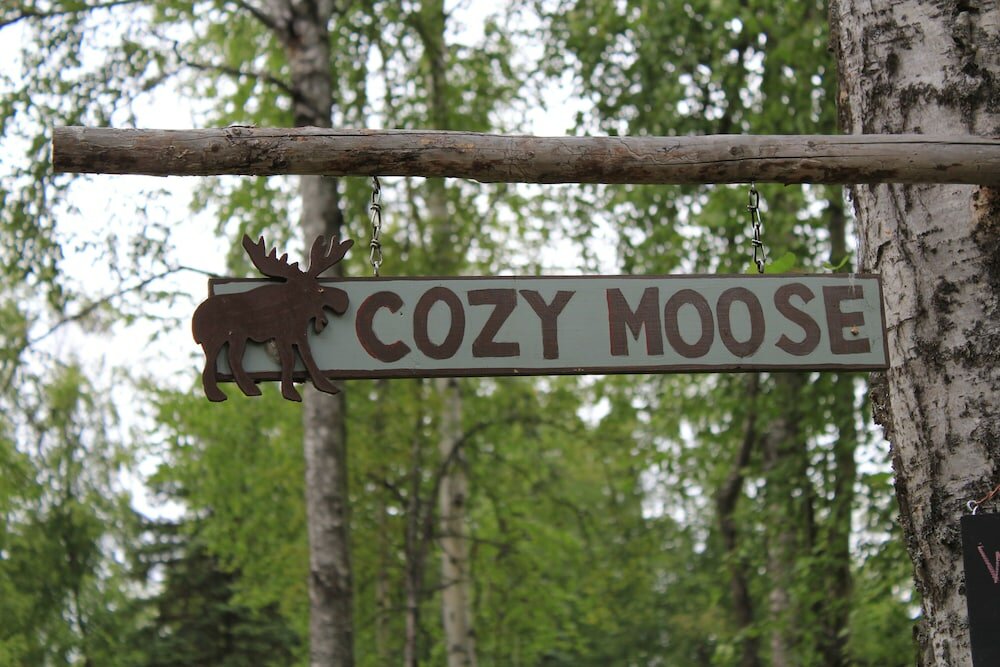 Фото Meandering Moose Lodging