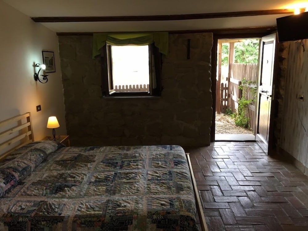 Фото Agriturismo Monte Due Torri