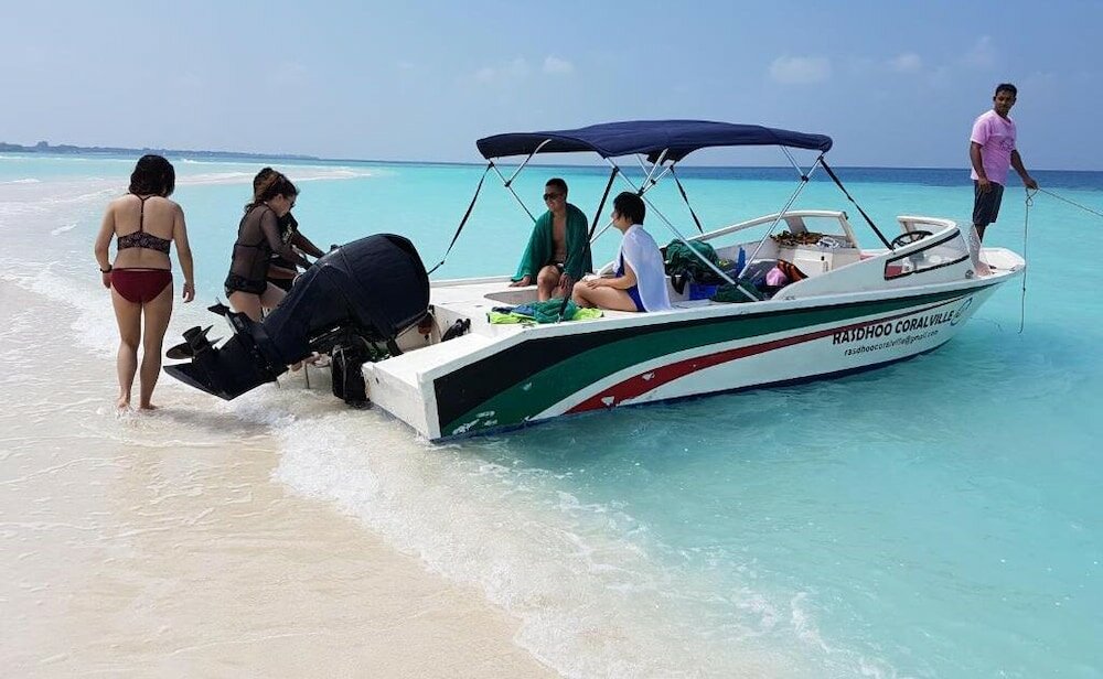 Фото Rasdhoo Coralville Hotel