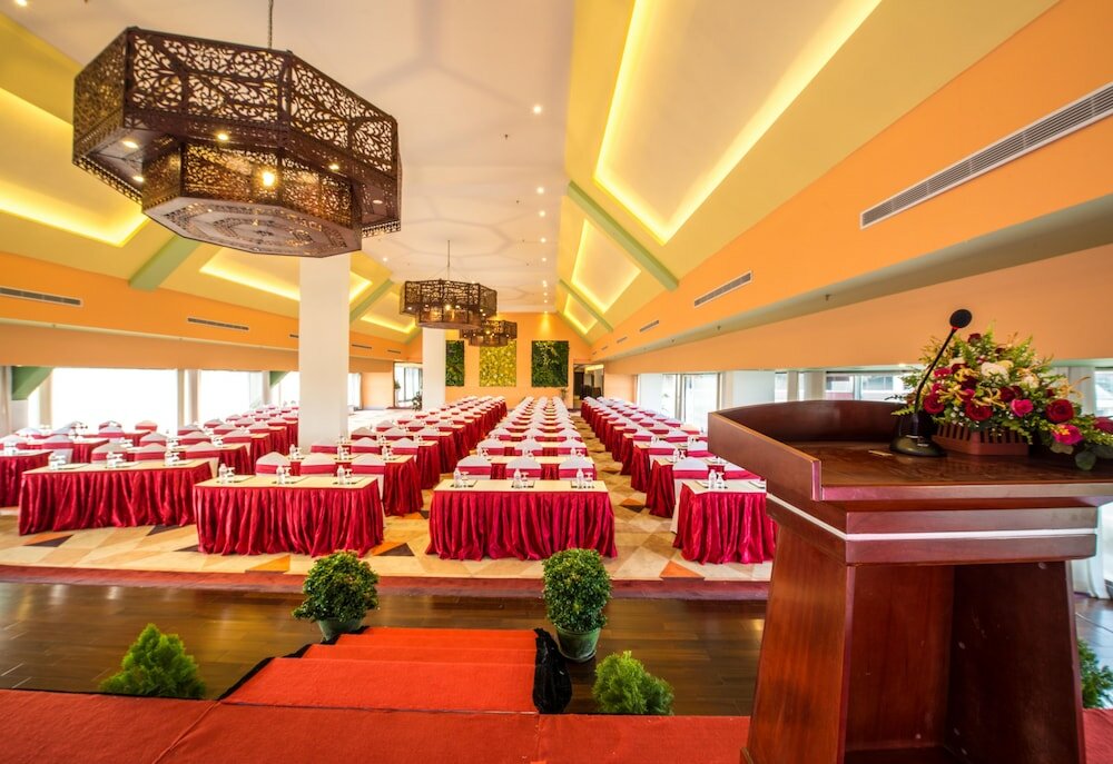 Фото Rose Garden Hotel