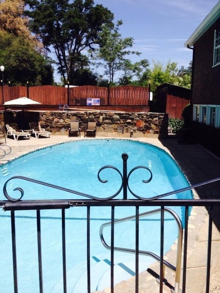 Фото Gunn House Hotel