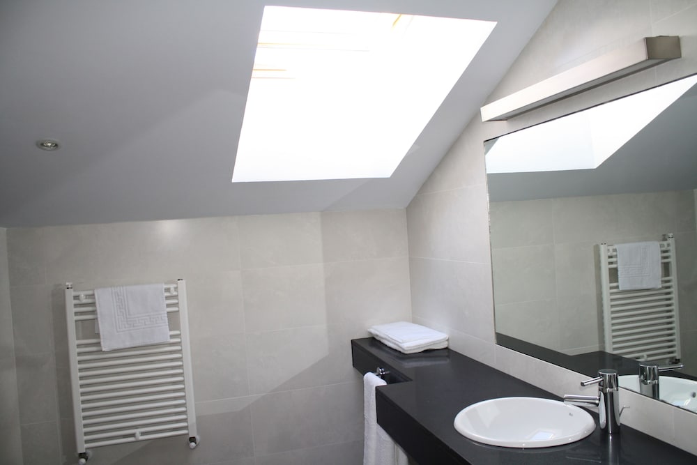 Фото Hostal Tres Campanas