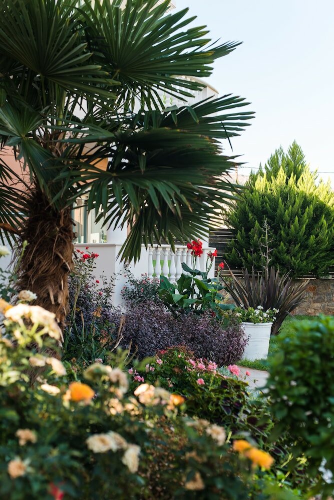 Фото King's Village Apartments