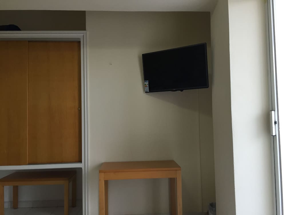 Фото Jasmine Hotel Apartments