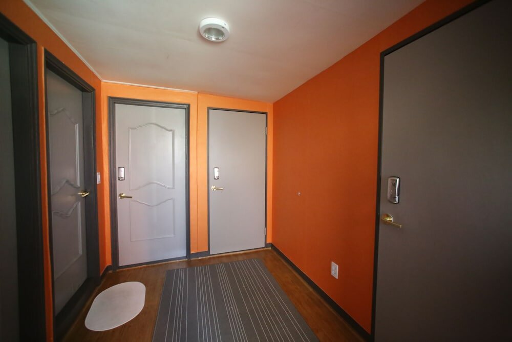 Фото Housetay Guesthouse 3nd Branch