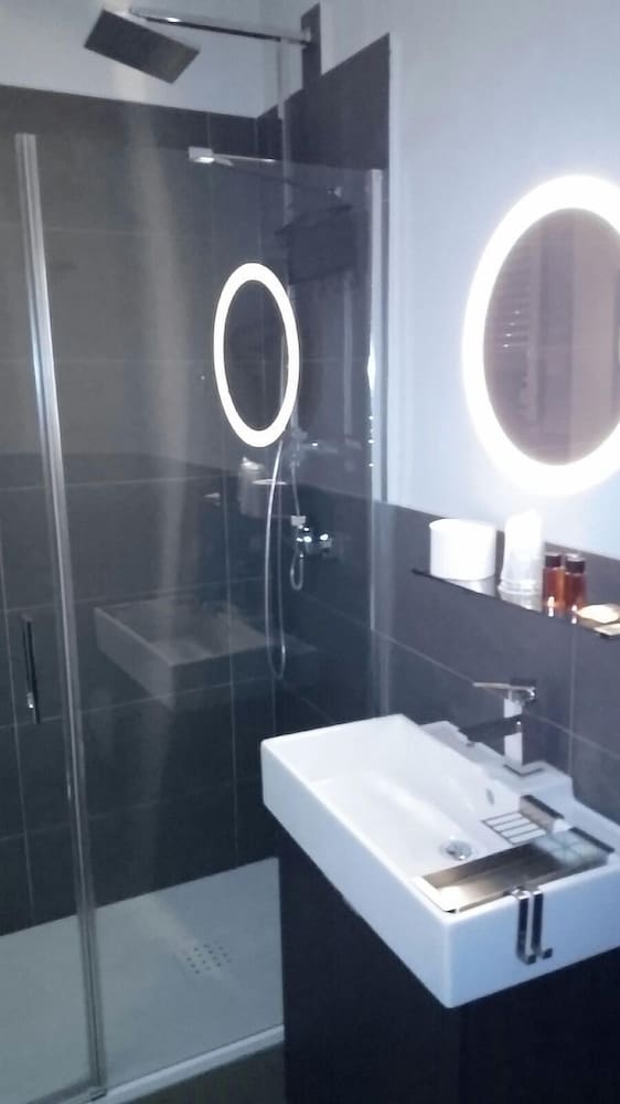 Фото Diezmadrid Hostal