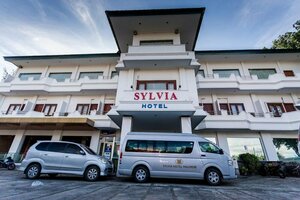 Гостиница Sylvia Hotel Maumere