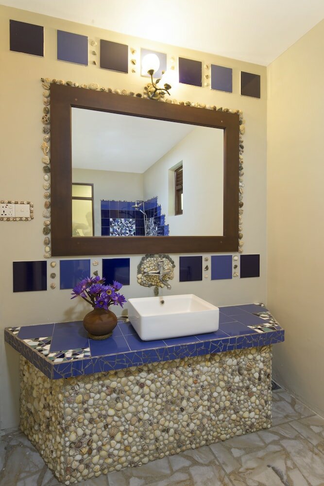 Фото Palm Beach Inn and Sea Shells Cabanas