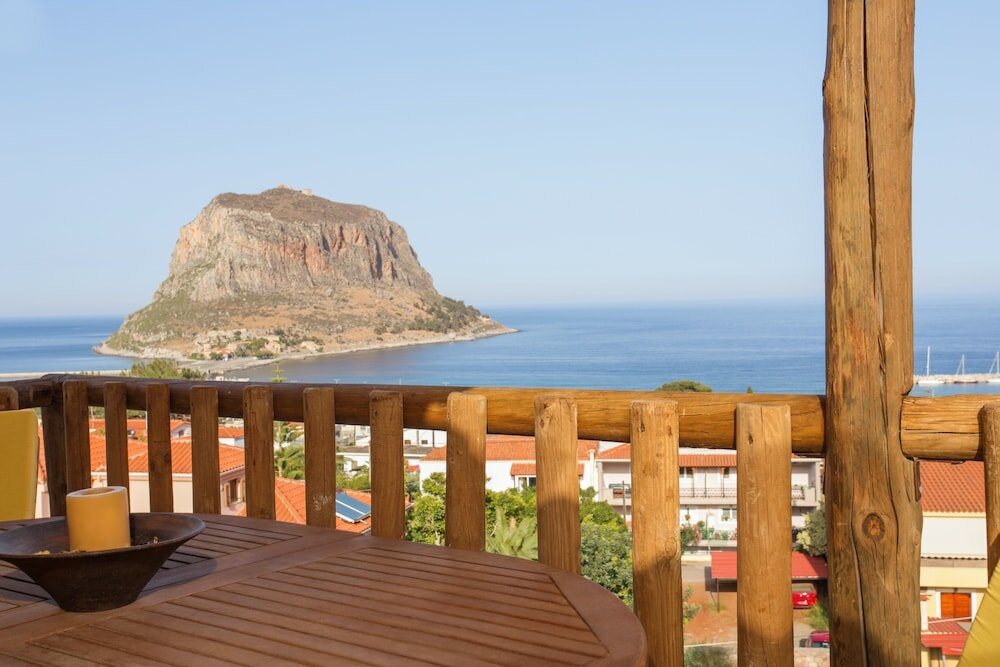 Фото Monemvasia Green Apartments