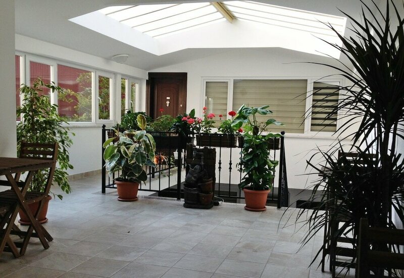 Гостиница Atrium Suites в Шишли