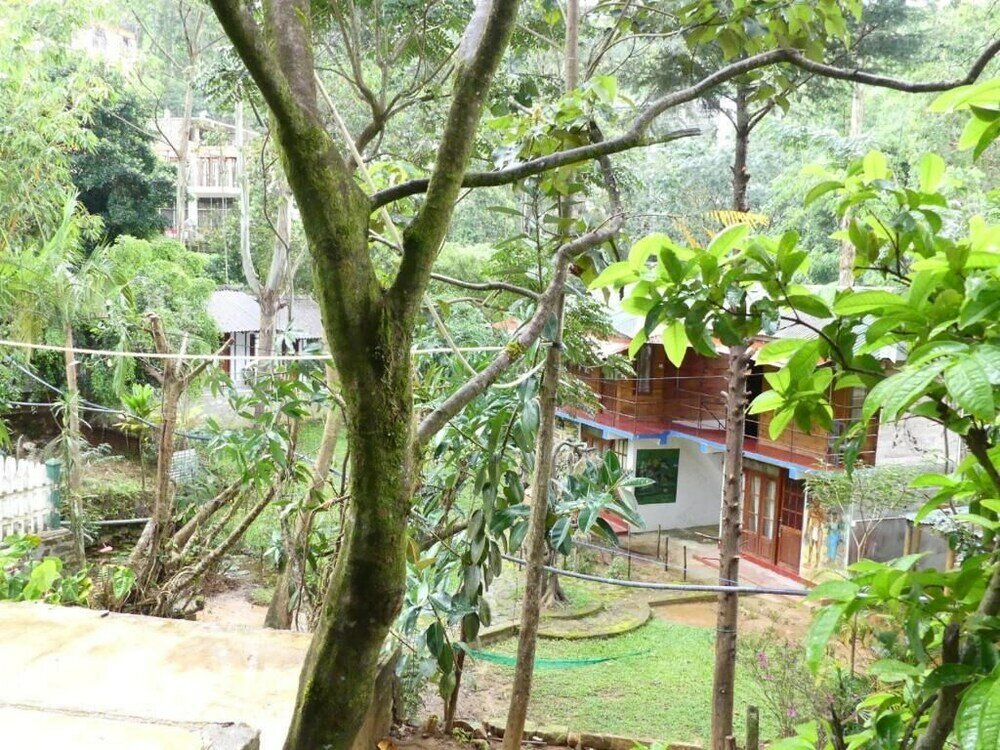 Фото White House Adam's Peak