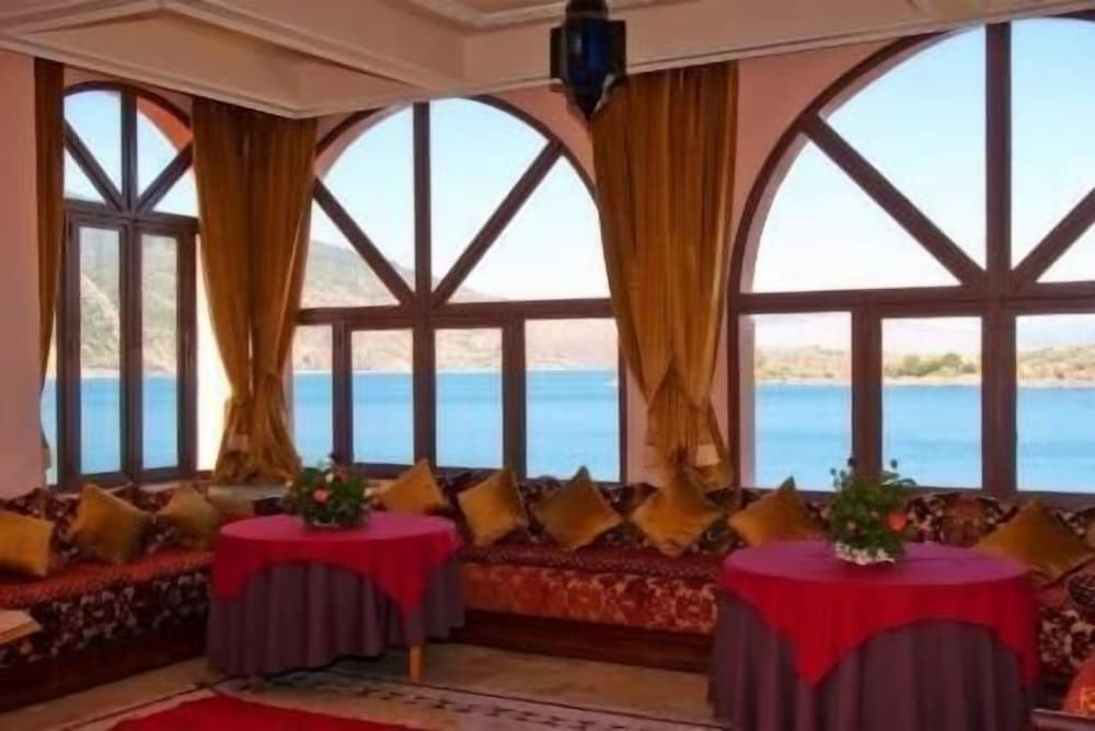 Фото Hotel Chems du Lac