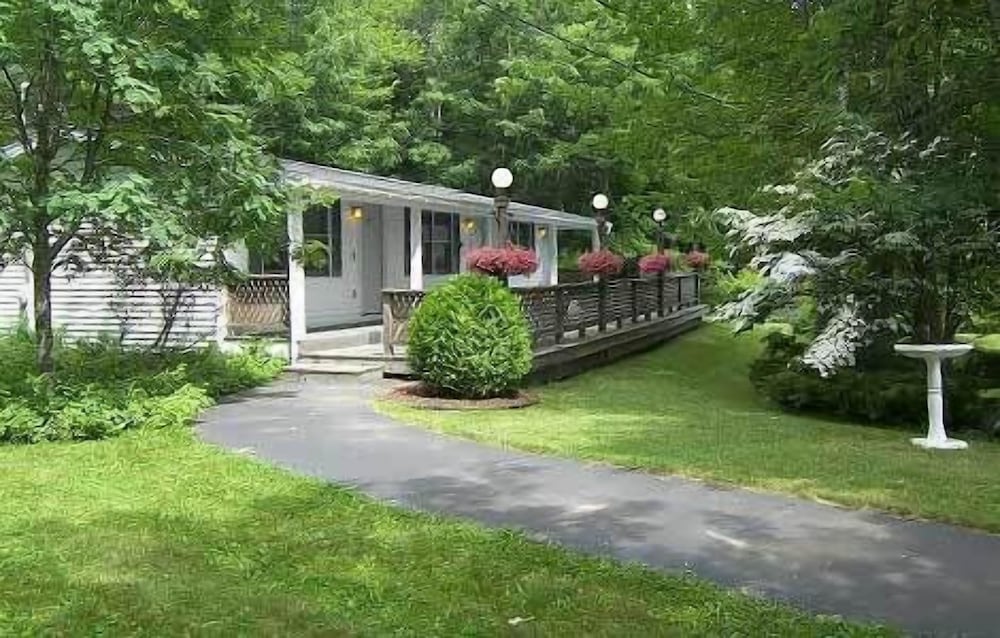 Фото Cedar Crest Inn