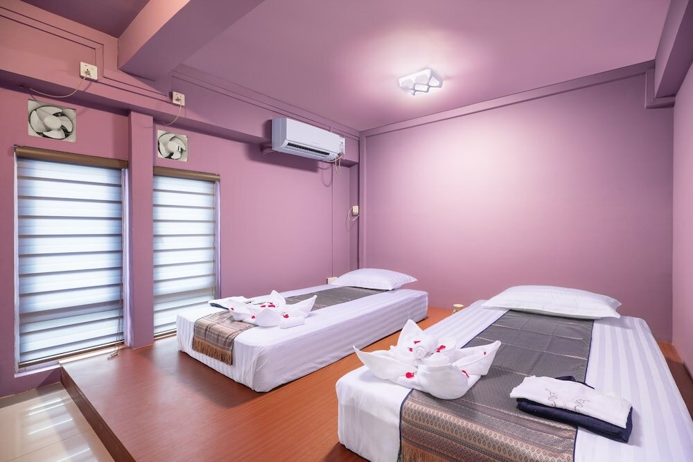 Фото The Hub Hotel