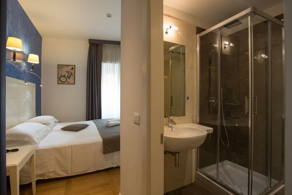 Фото Floris Hotel