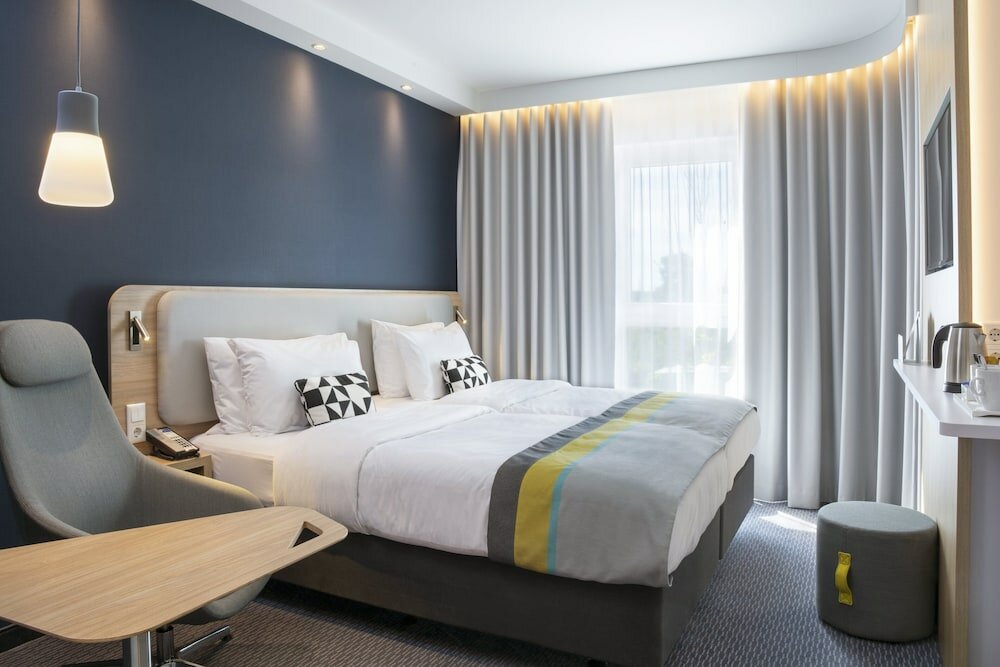 Фото Holiday Inn Express Karlsruhe - City Park, an Ihg Hotel