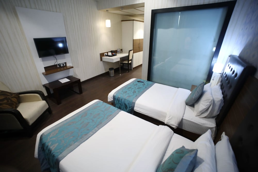 Фото Отель The Byke Suraj Plaza Veg