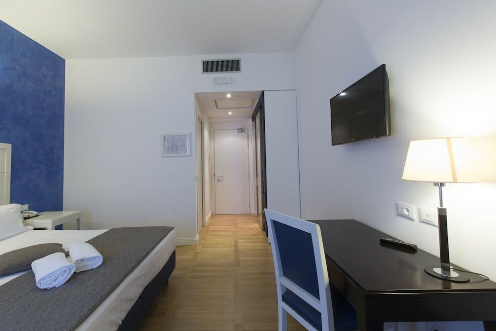 Фото Floris Hotel