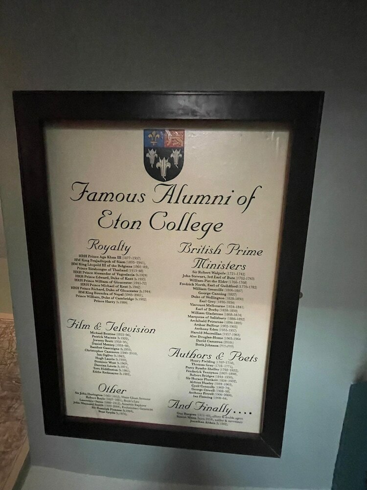 Фото The Crown And Cushion