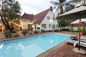 Brooklyn Manor (Gauteng Province, Gautrain commuter rail system, Pretoria Station), hotel