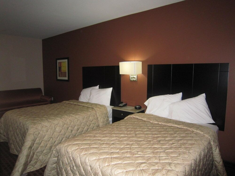 Фото Red Carpet Inn And Suites Monmouth Jtc