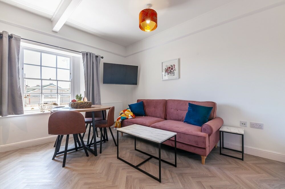 Фото Wyndham Square Apartments by K Boutique