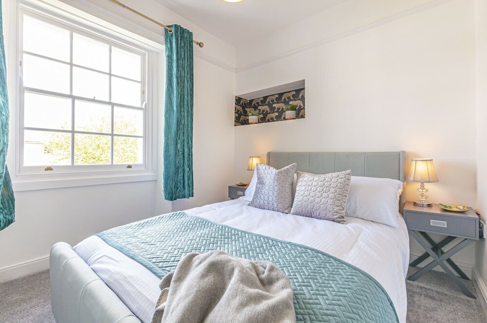 Фото Wyndham Square Apartments by K Boutique