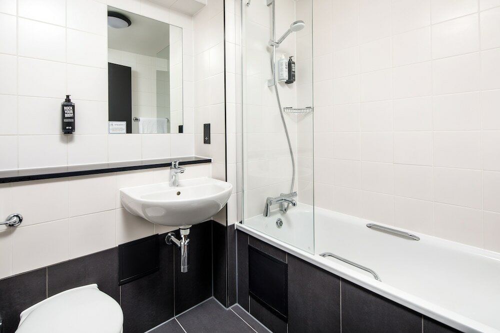 Фото Ibis London Heathrow Terminal 5