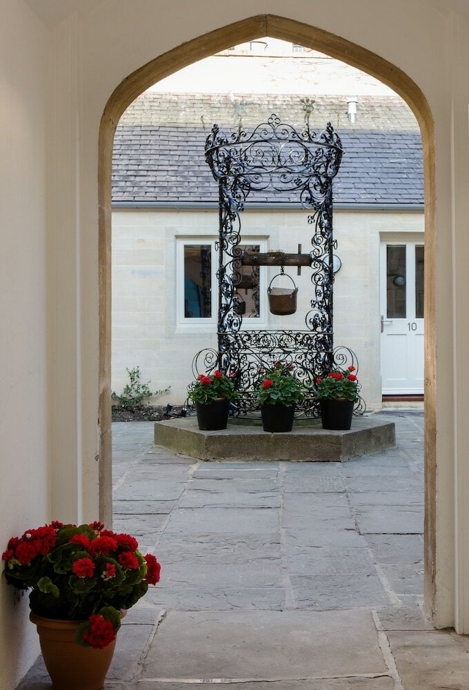 Фото Hiding Space - St Catherine's Hospital