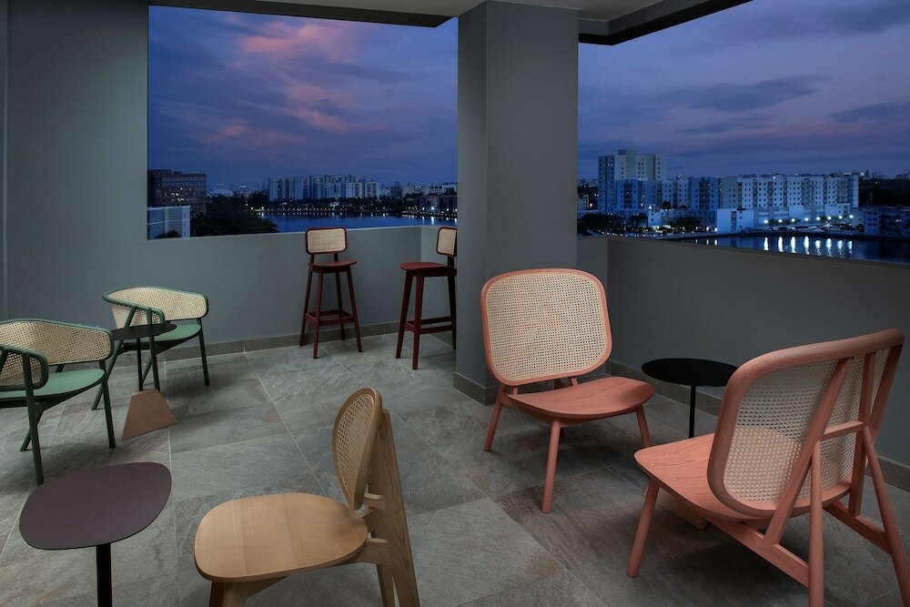 Фото Home2 Suites by Hilton Miami Airport South Blue Lagoon