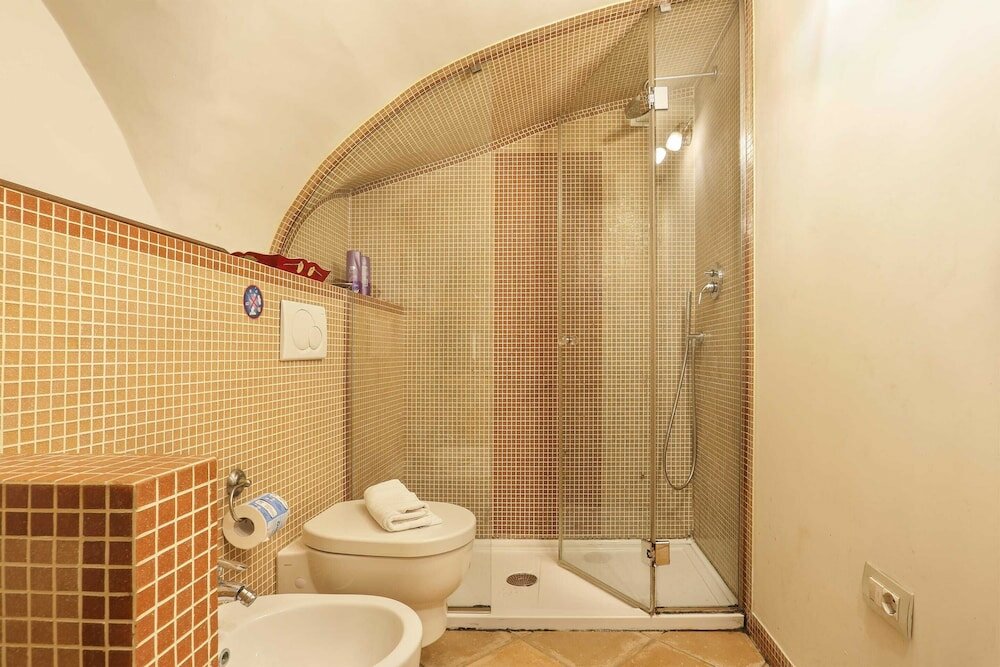 Фото San Lorenzo Apartment-hosted by Sweetstay