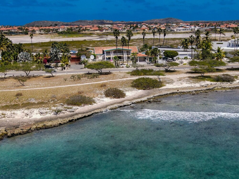 Фото Massive Oceanfront Villa - SPA - Sauna - Gameroom - Malmok!