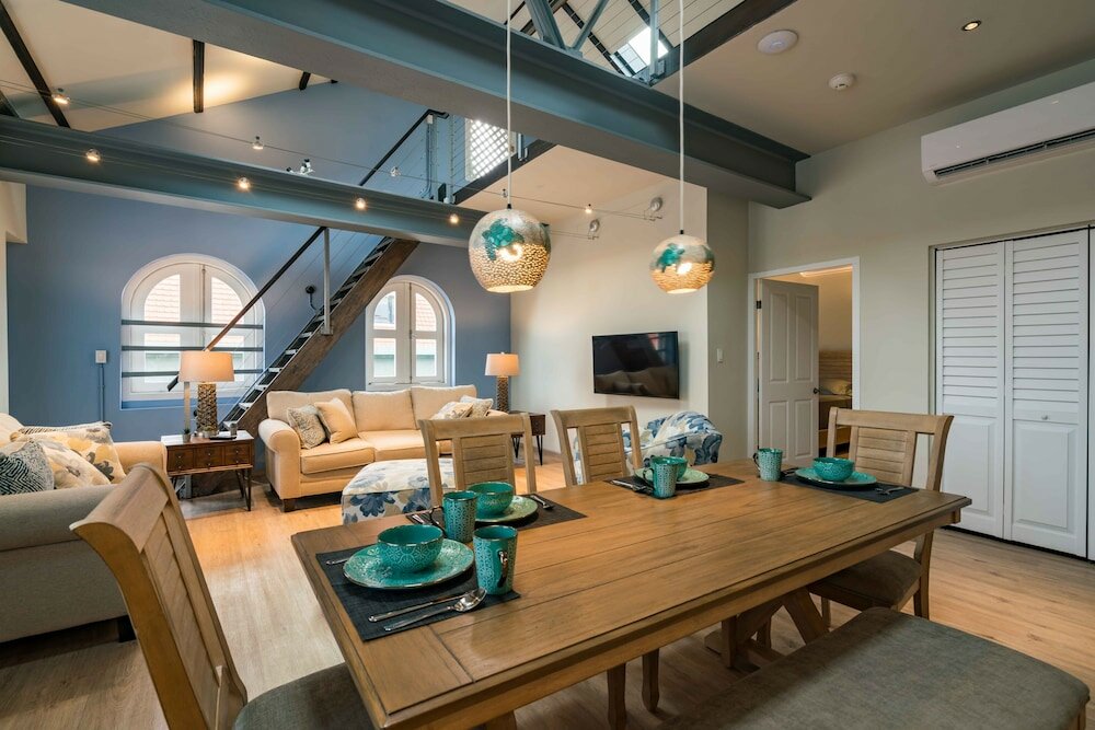 Фото The Yellow Penthouse