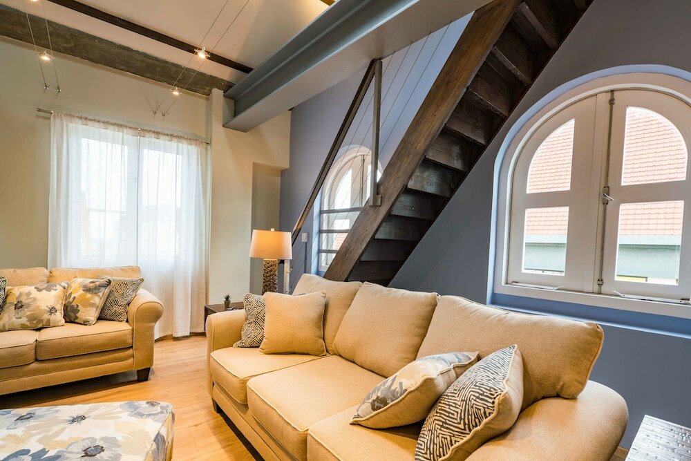 Фото The Yellow Penthouse