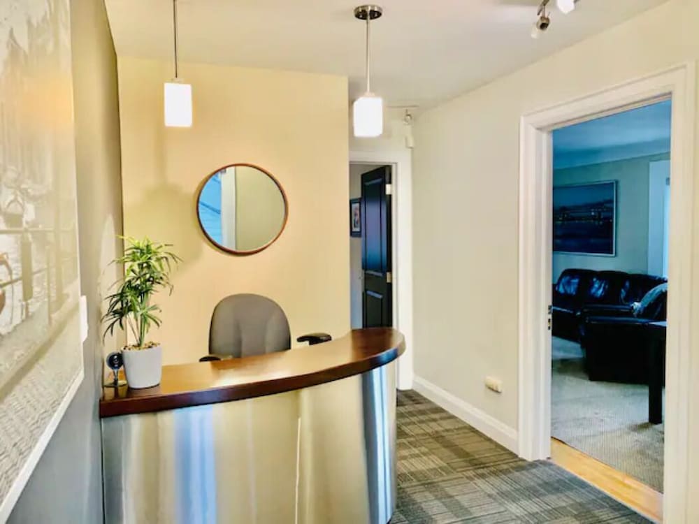 Фото Professional Three Bedroom Condo Suite