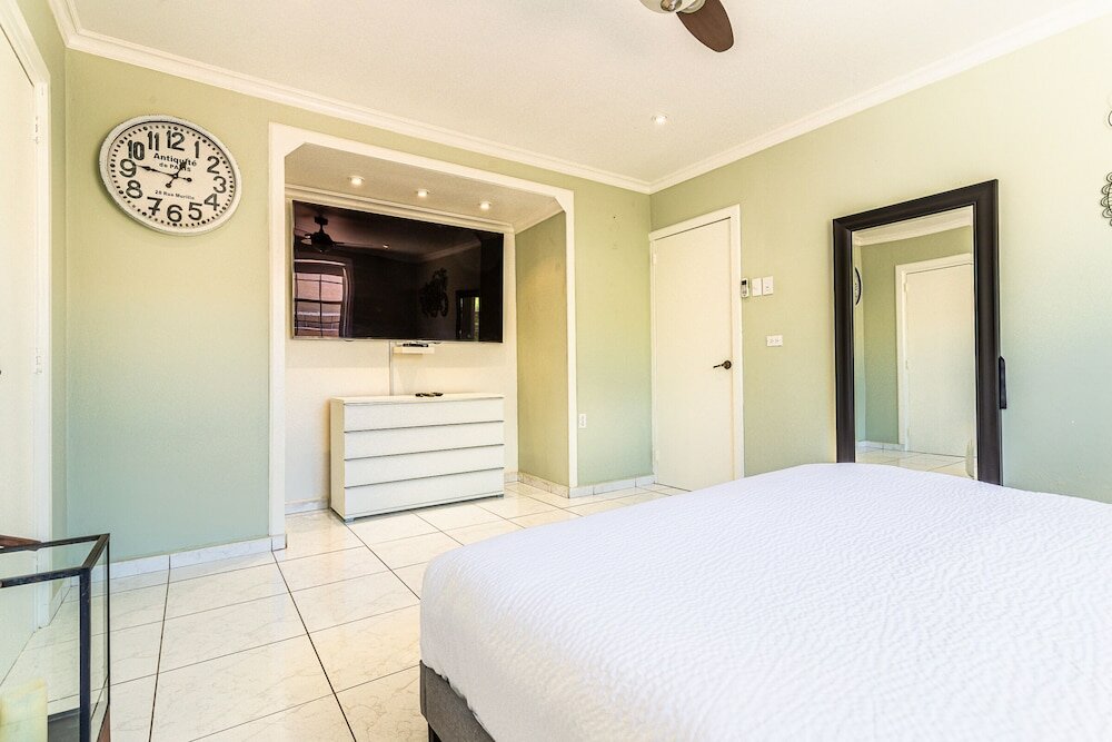 Фото Large Villa With View! Private Pool Free Utilities!