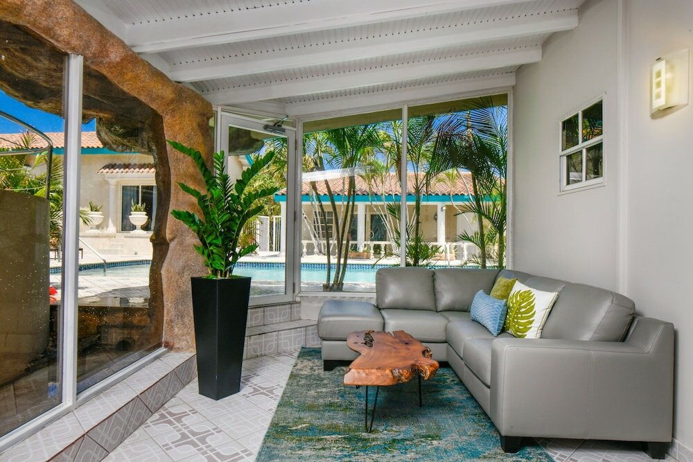 Фото Massive Oceanfront Villa - SPA - Sauna - Gameroom - Malmok!